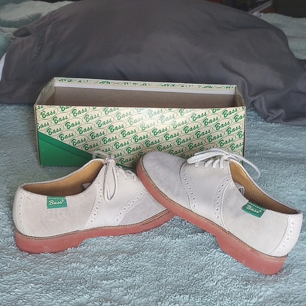 BOGO! Classic! Comfy!! Bass Shoes (Silver) In newish!Condition!Bought & stored!